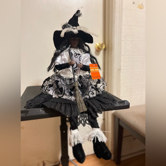 Sitting Witch Doll - Picture 8 of 8